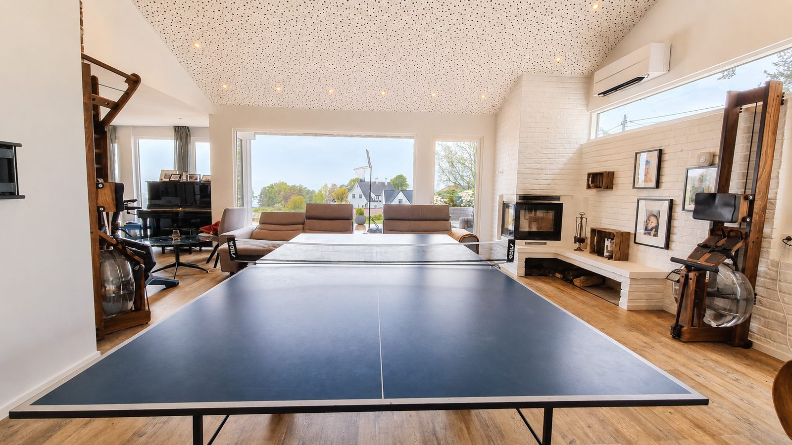 Living room with fireplace and room for a table tennis table